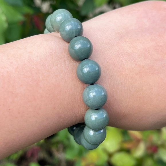 12mm stretchable green Alashan bracelet - Picture 2 of 8